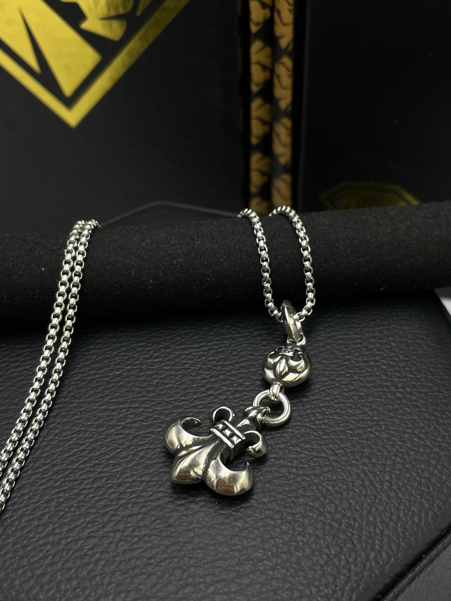 COLLAR FLOR DE LIS (LEY PLATA-925)