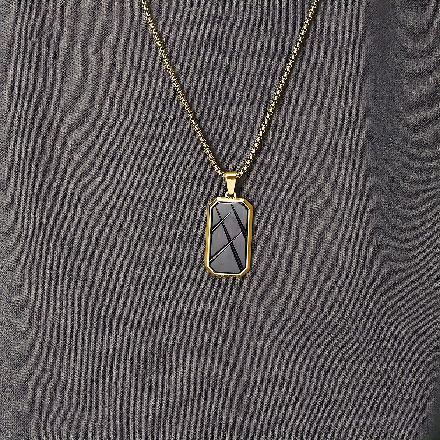 COLLAR (ACERO INOXIDABLE CON BAÑADO DE ORO DE 18K)
